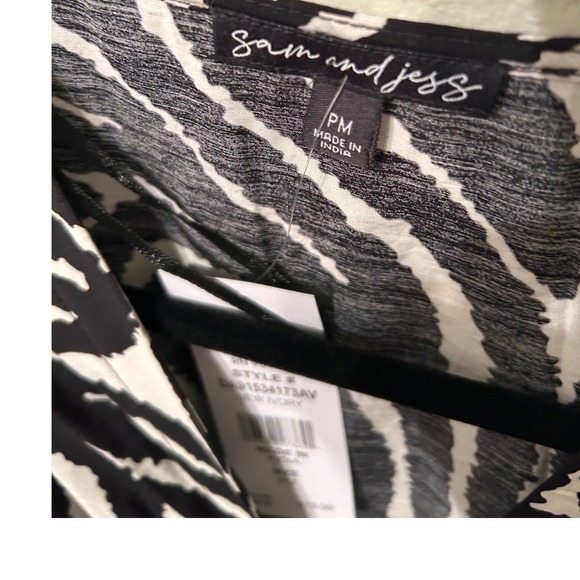 Women's Black & White Abstract Print Dress V Neck NWT Size PM - Picture 3 of 6